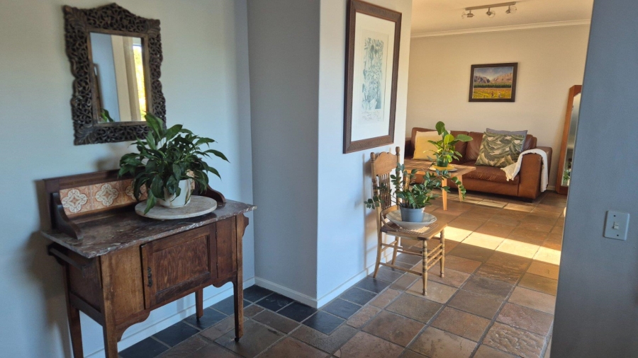 To Let 3 Bedroom Property for Rent in Loevenstein Western Cape